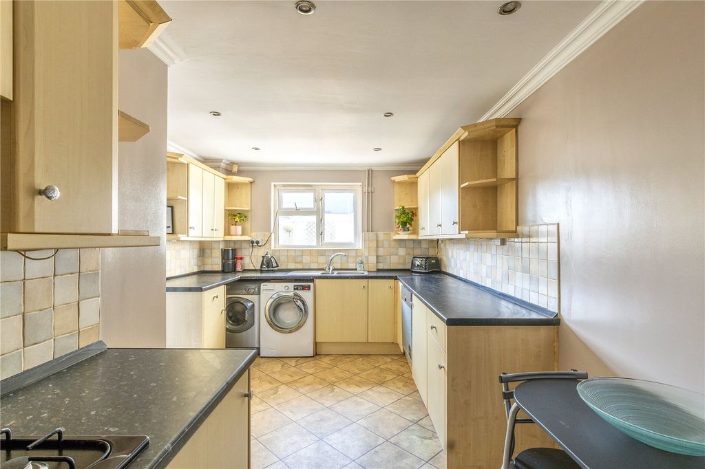 Property photo 2 of 25 Picture No. 29