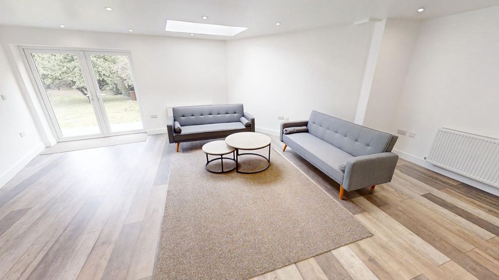 Property photo 3 of 42