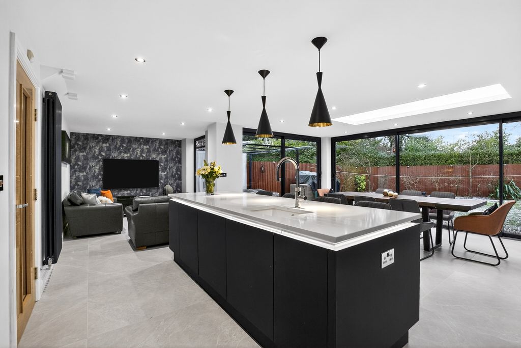 Property photo 3 of 20