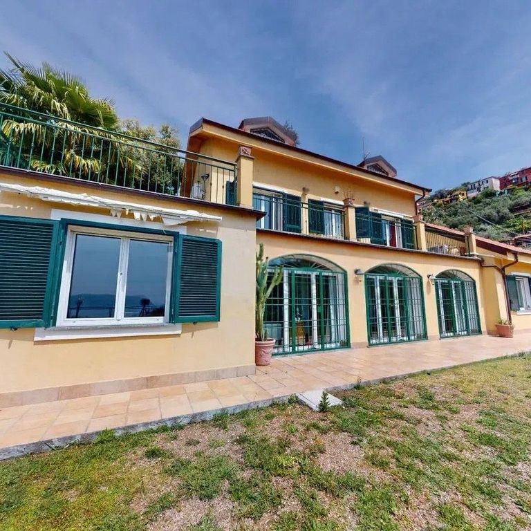 Property photo 1 of 20 Charming Villa In Alassio, Liguria Coastline