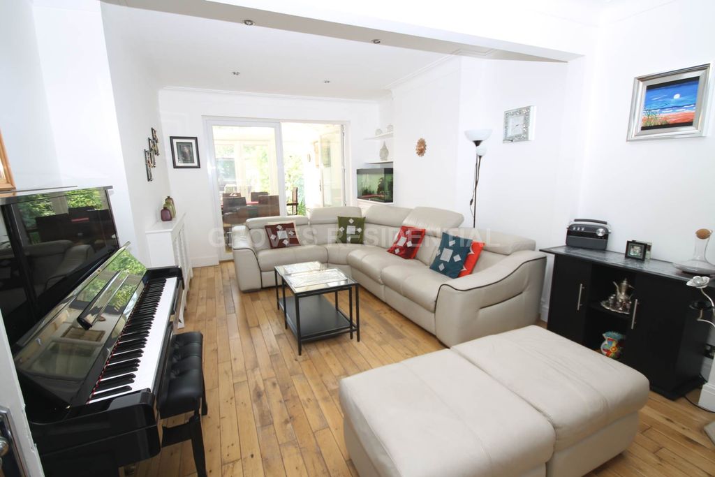 Property photo 3 of 18