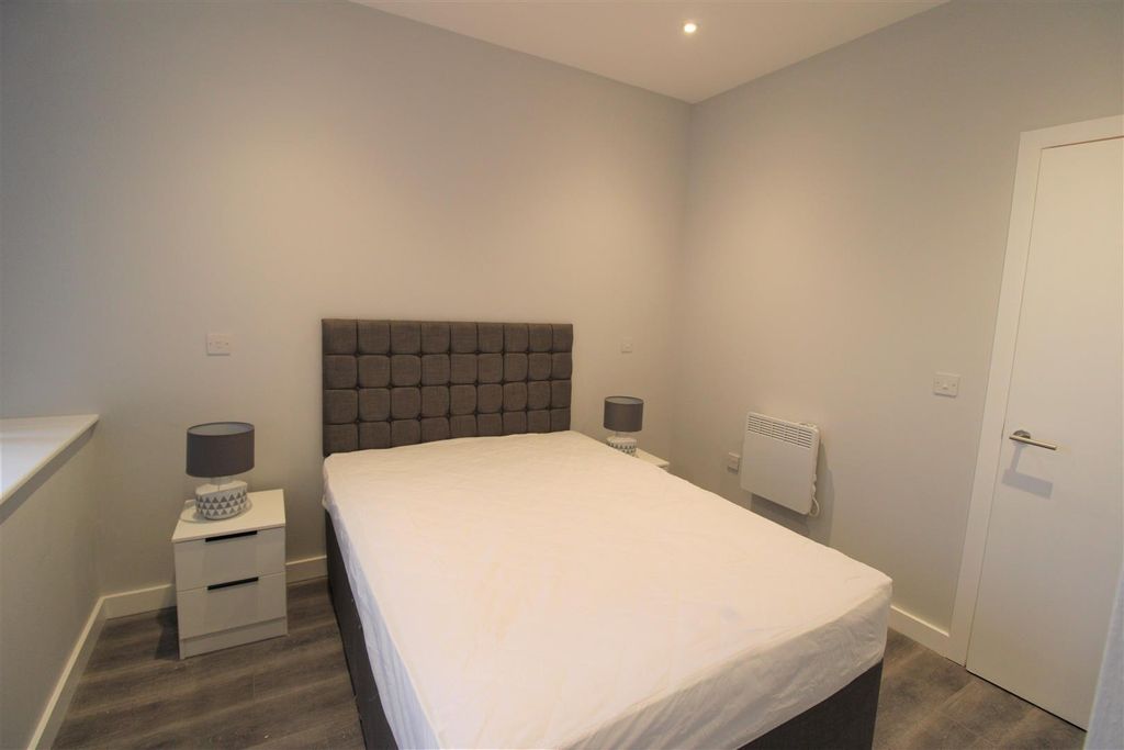 Property photo 3 of 14 Bed 2.Jpg