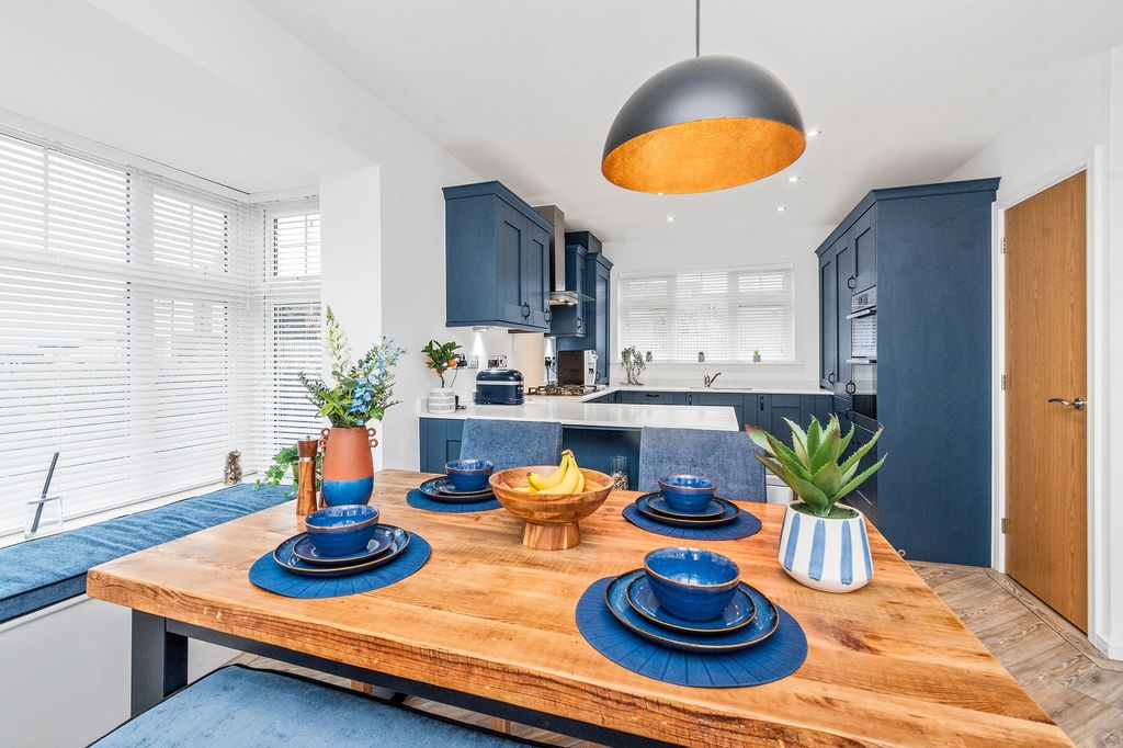 Property photo 2 of 42