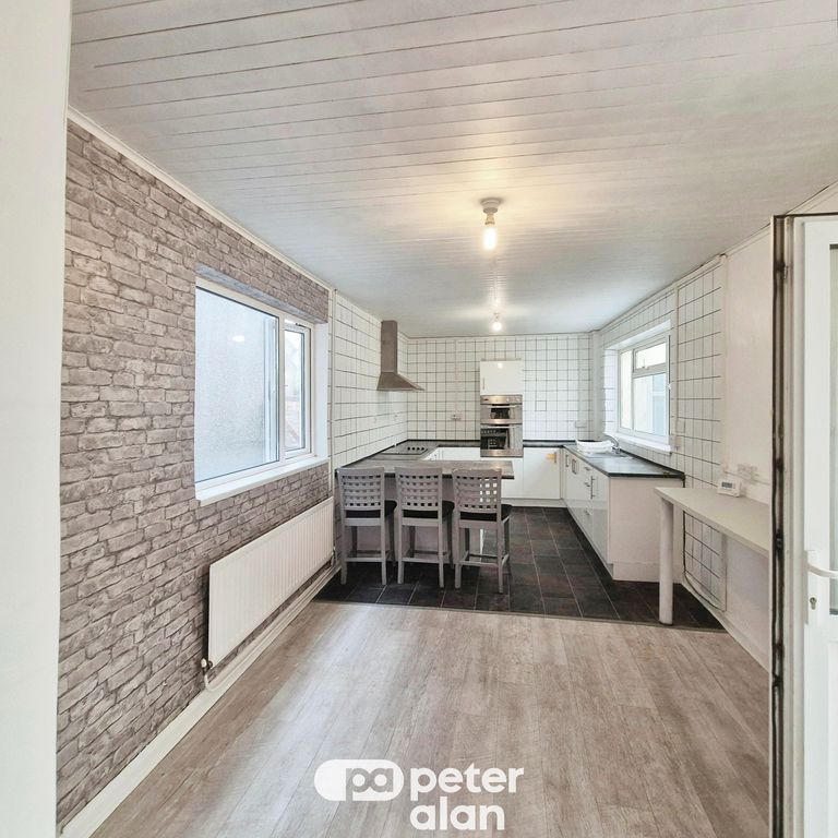 Property photo 3 of 19 Image