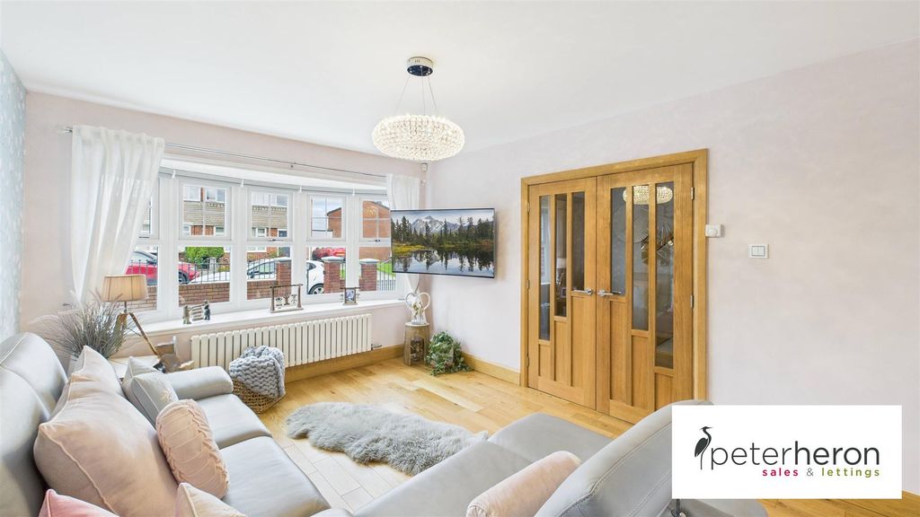 Property photo 3 of 31 Lounge/Dining Room