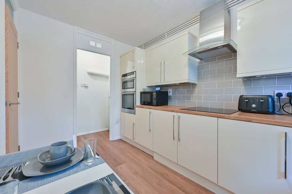 Additional image 6 of 2 bed flat to rentRaphael Drive, Watford WD24