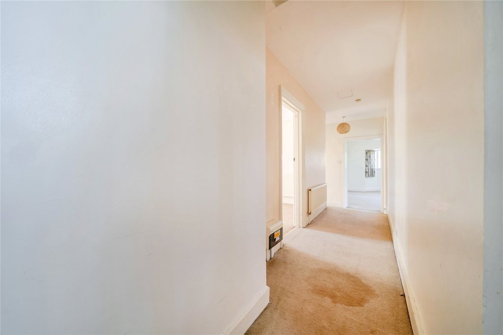Additional image 8 of 2 bed flat for saleHaslemere, Surrey GU27
