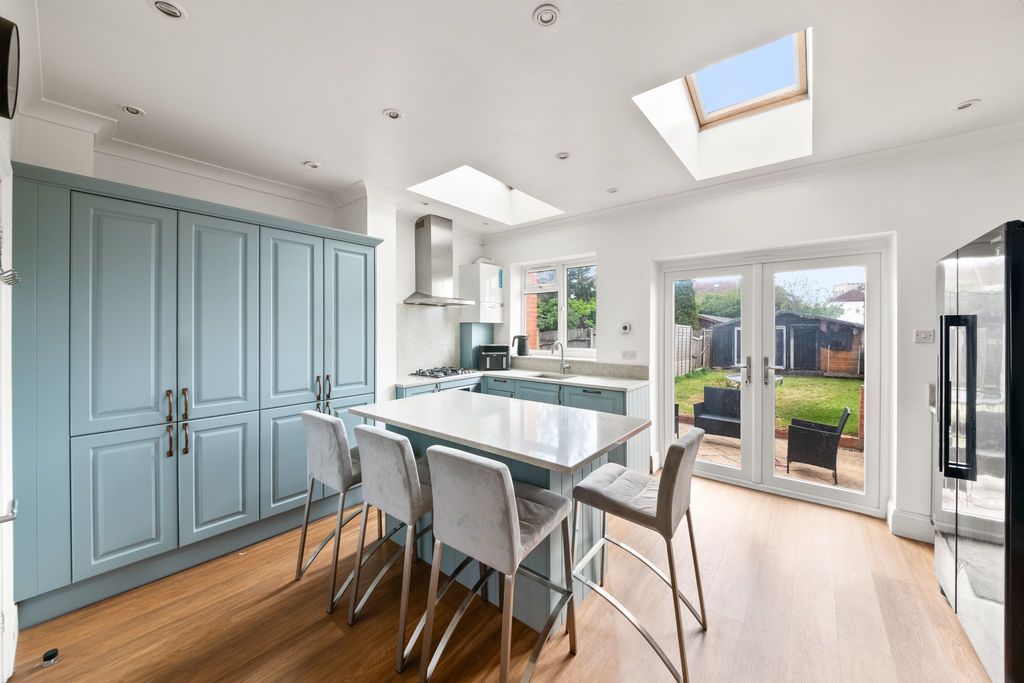 Property photo 3 of 17 Photo 9