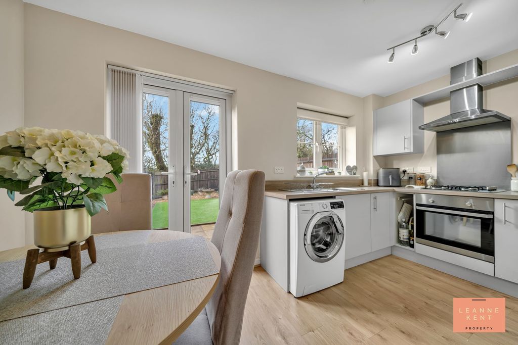 Property photo 3 of 28