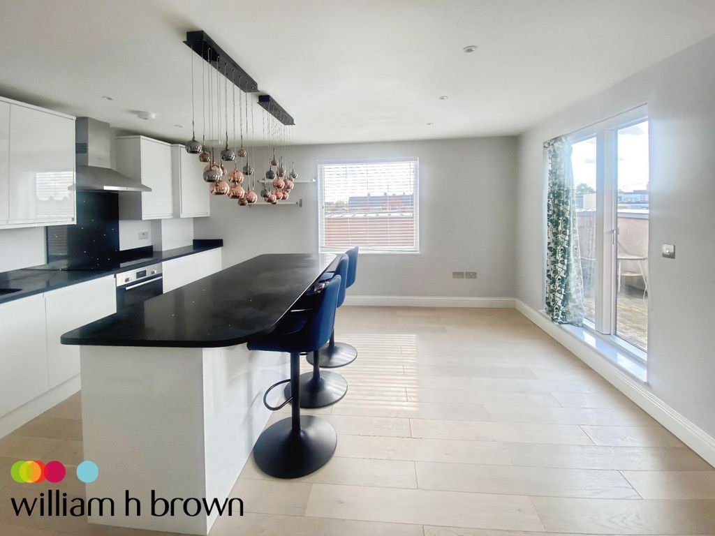 Property photo 3 of 11 Kitchen