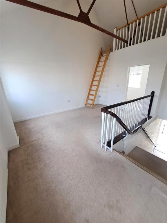 Property photo 3 of 7 Loung2.Jpg
