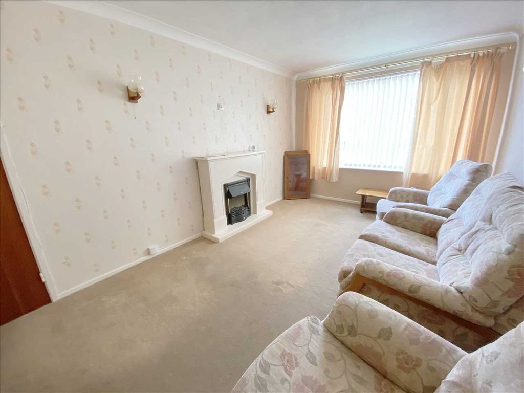Property photo 2 of 7 Lounge: