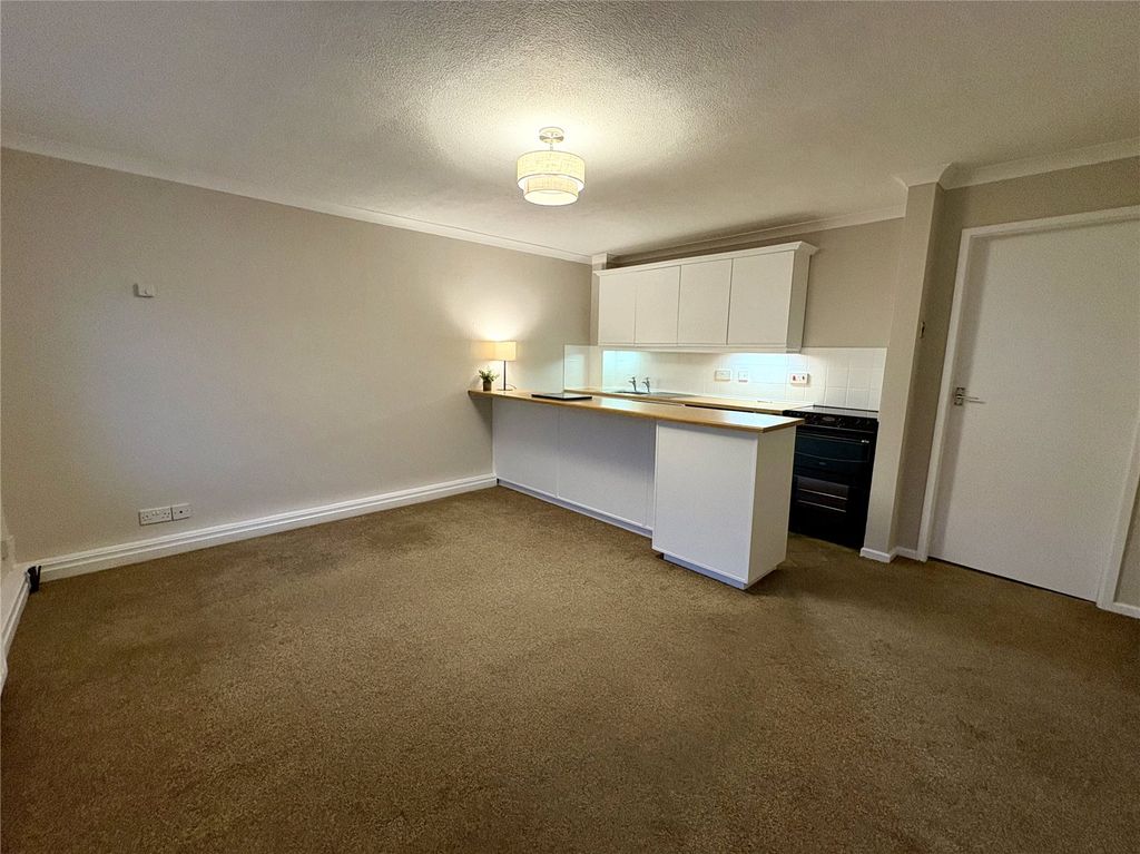 Property photo 2 of 7 Living Room/ Kitchen