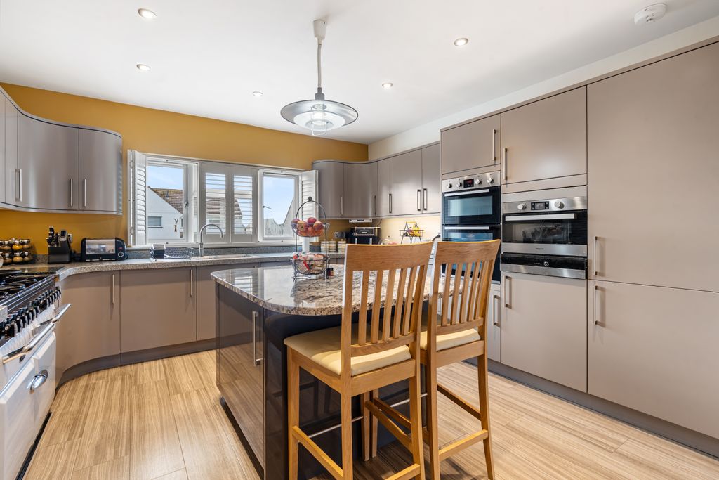 Property photo 3 of 29 Kitchen