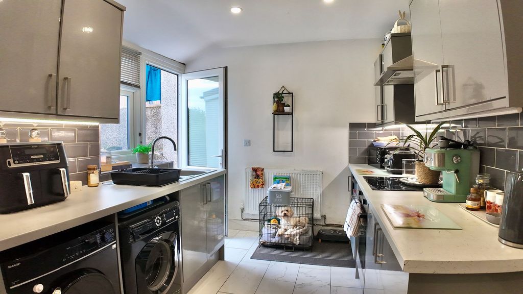 Property photo 3 of 23