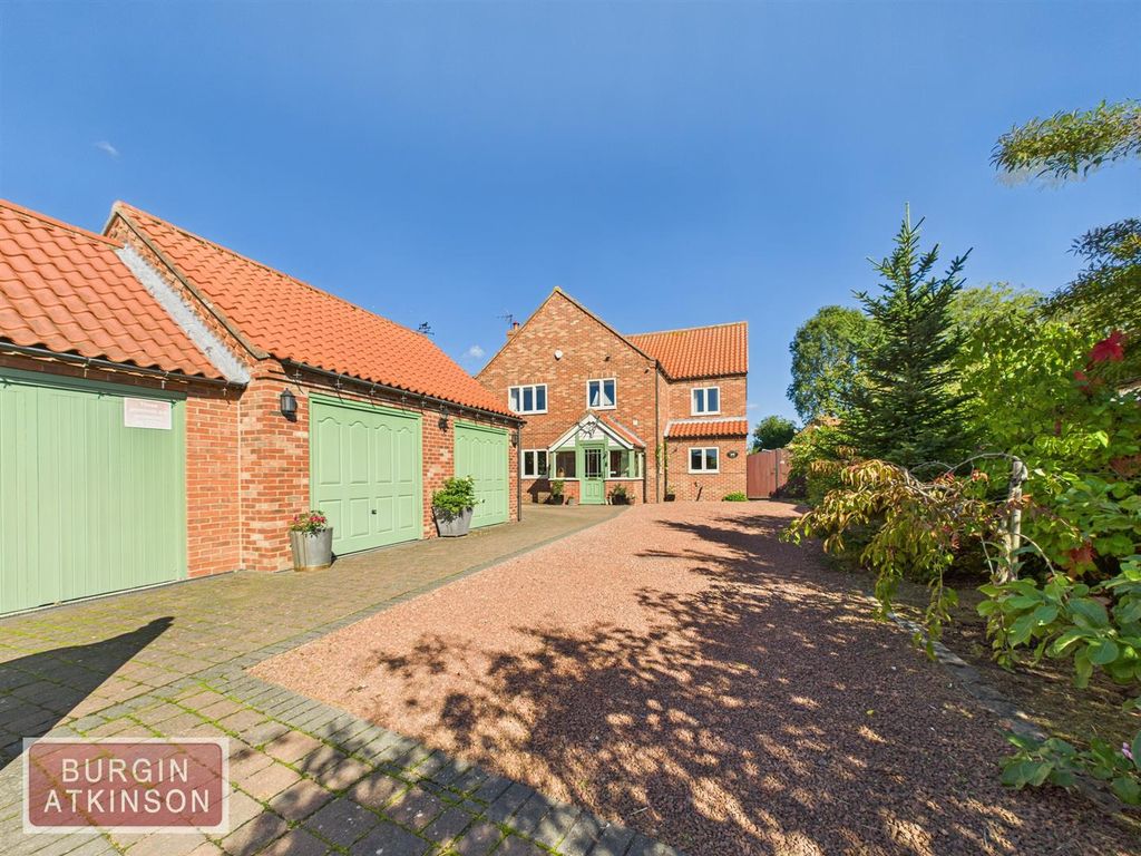 Property photo 1 of 61 Cam01619G0-Pr0164-Still069.Jpg