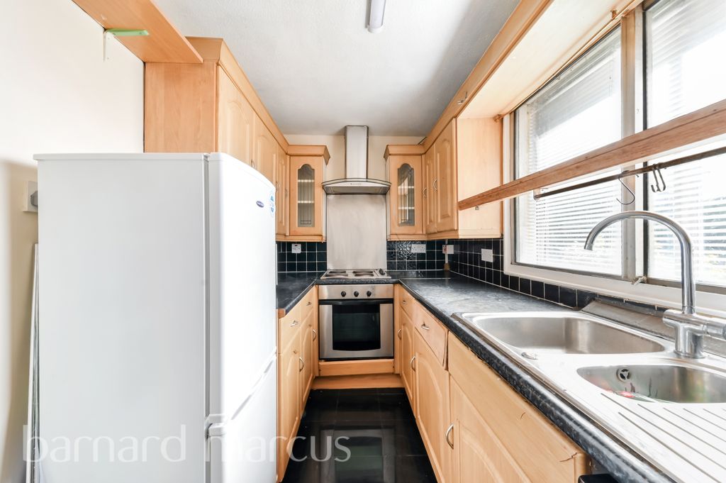 Property photo 2 of 6 Kitchen