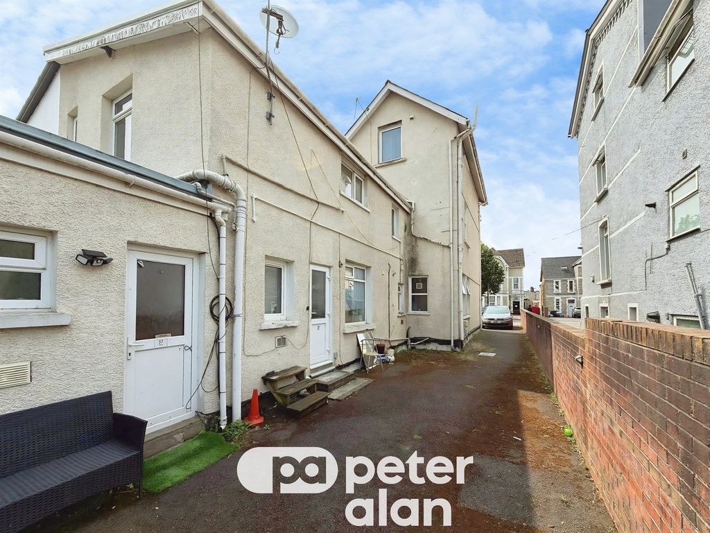Property photo 2 of 26