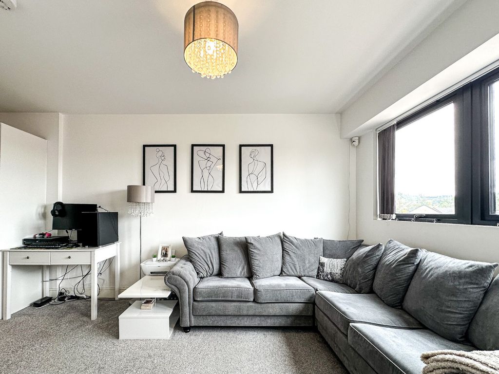 Property photo 2 of 15 4477103