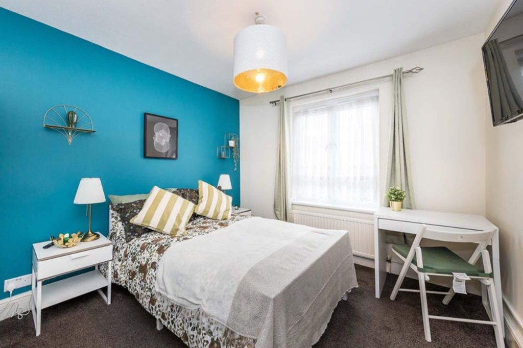 Property photo 1 of 7 Bedroom