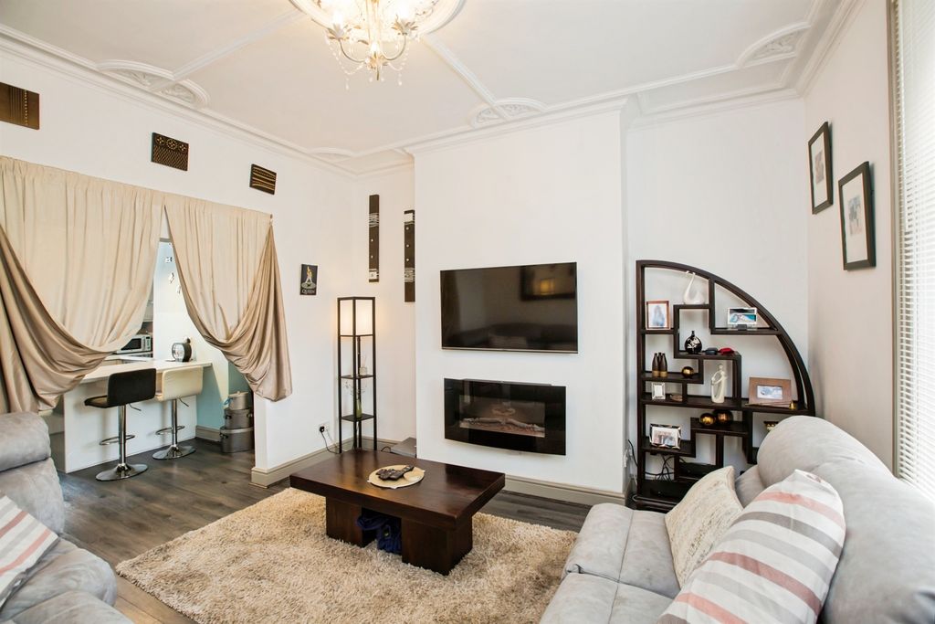 Property photo 2 of 18