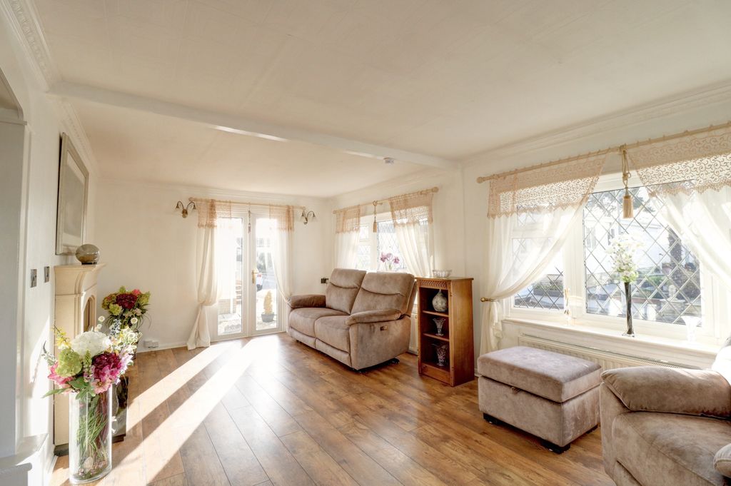 Property photo 3 of 17 Lounge 1.2