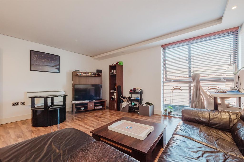 Property photo 2 of 20 P1899119.Jpg