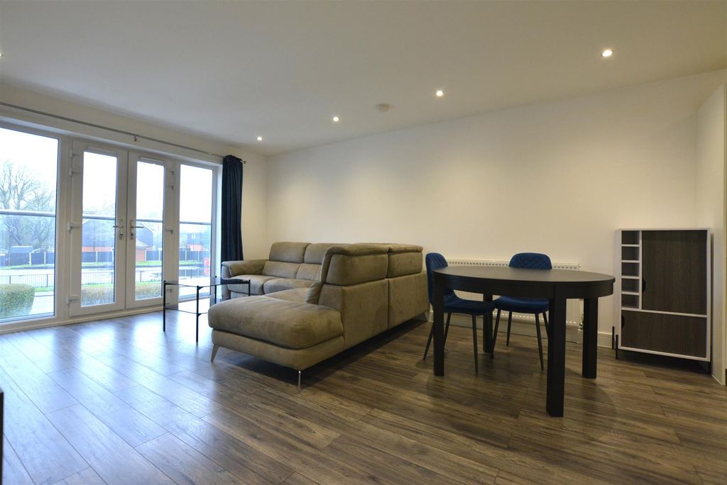 Property photo 2 of 11 Living.Jpg
