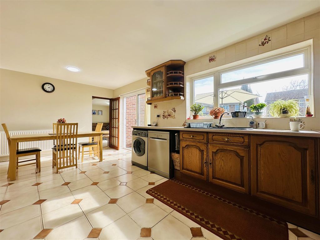 Property photo 3 of 21 Kitchen/Diner