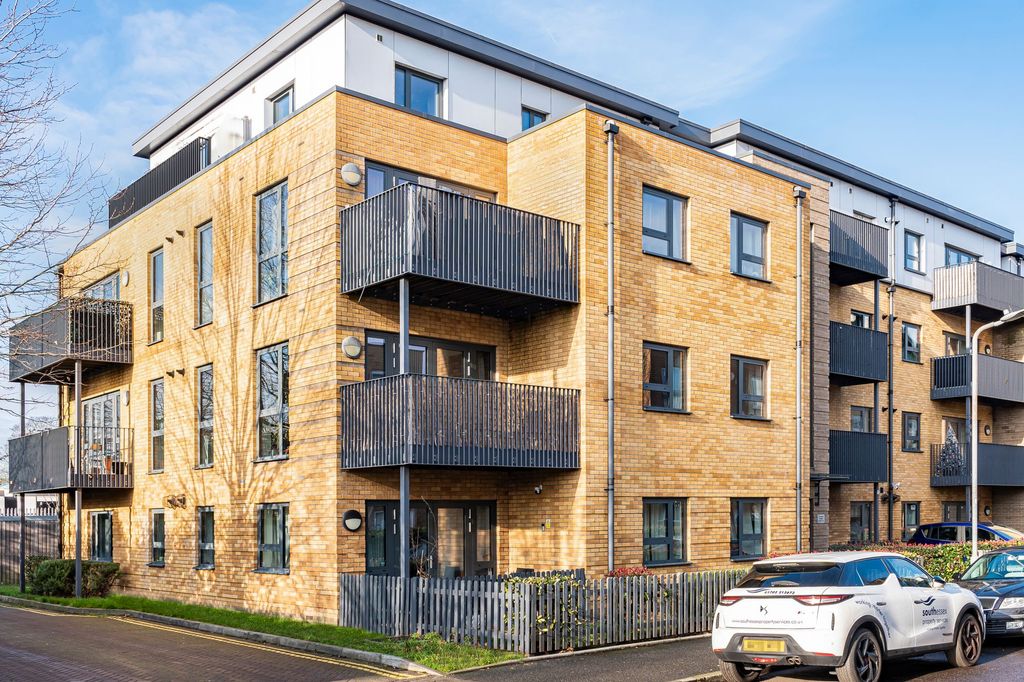 Property photo 1 of 16