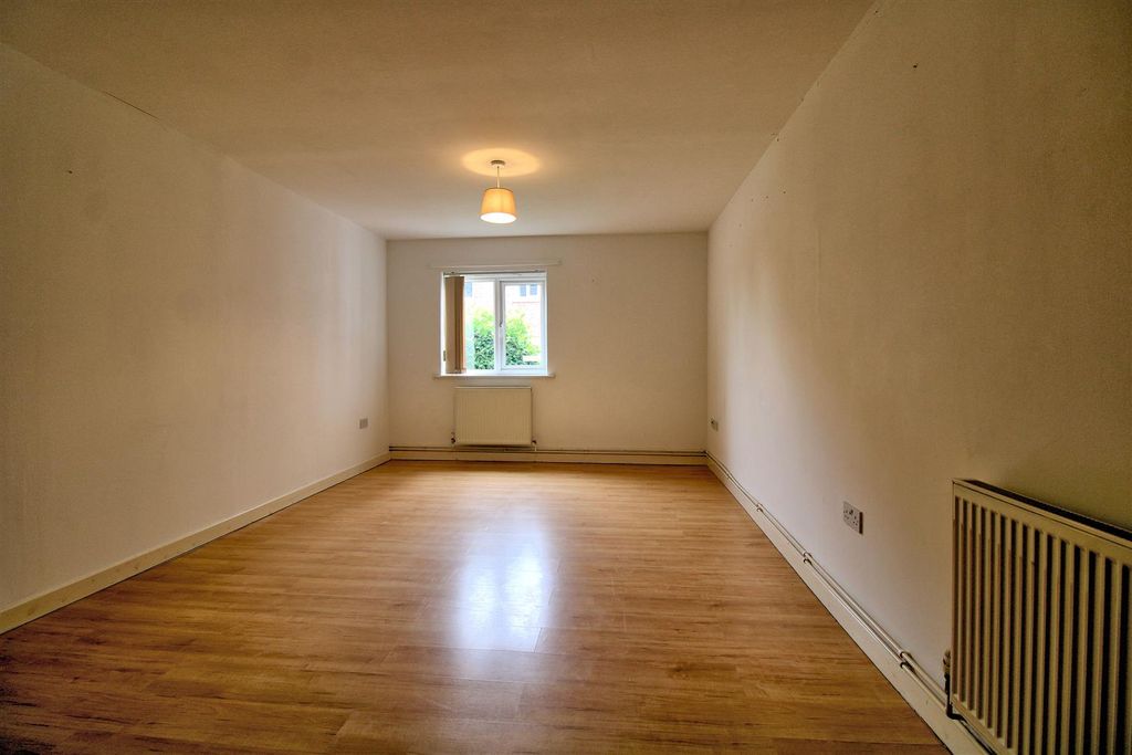 Property photo 3 of 11 Bedroom One