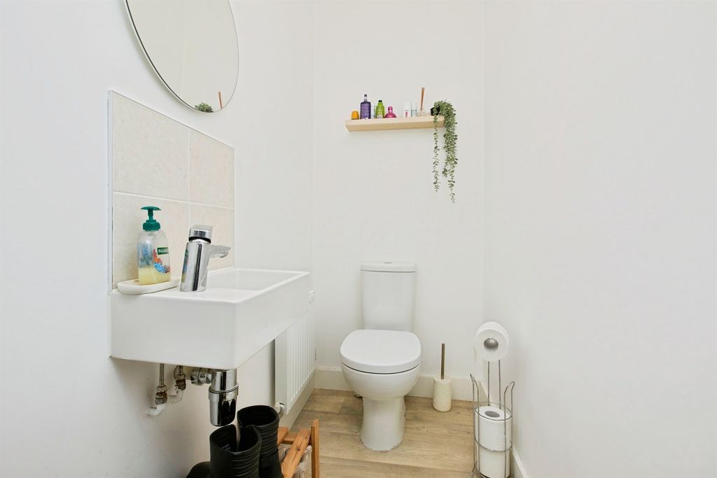 Property photo 3 of 25