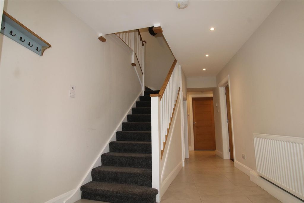 Property photo 3 of 28