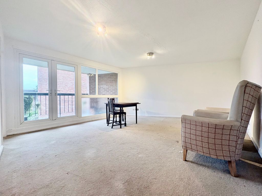 Property photo 3 of 11 Bathroom