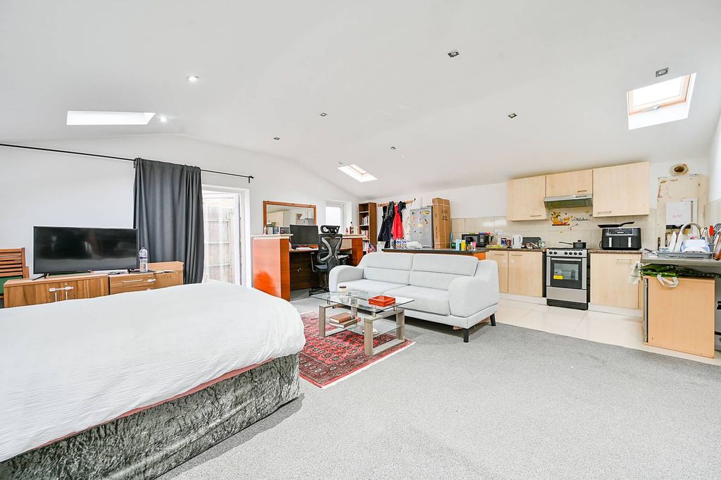 Property photo 2 of 6