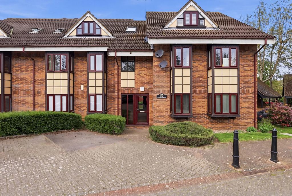 Property photo 1 of 12 Front (Exterior)