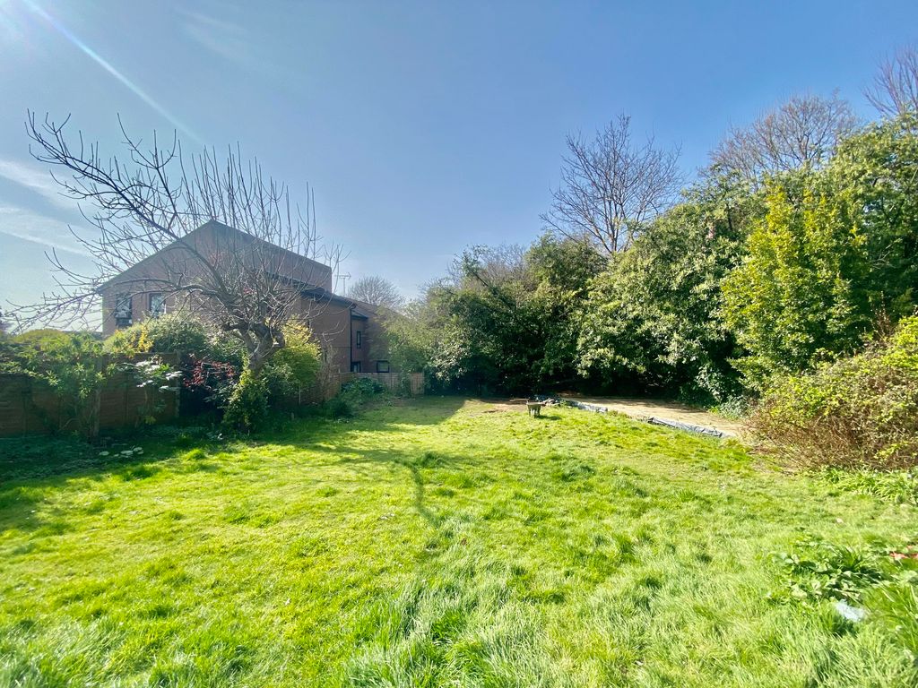 Property photo 2 of 18 Image