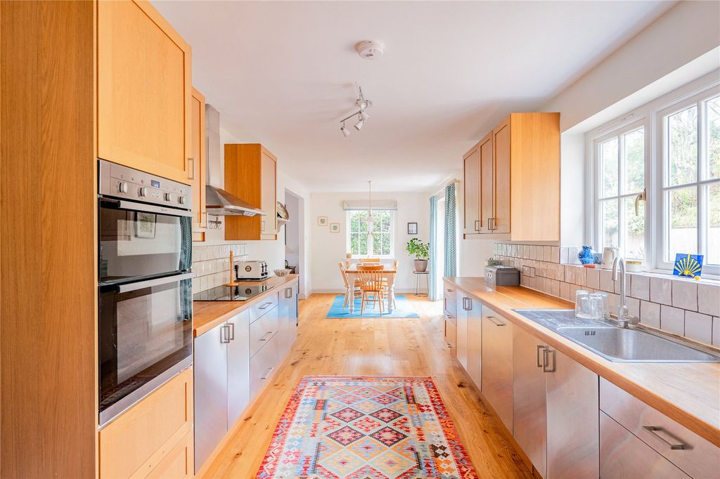 Property photo 3 of 17 Kitchen