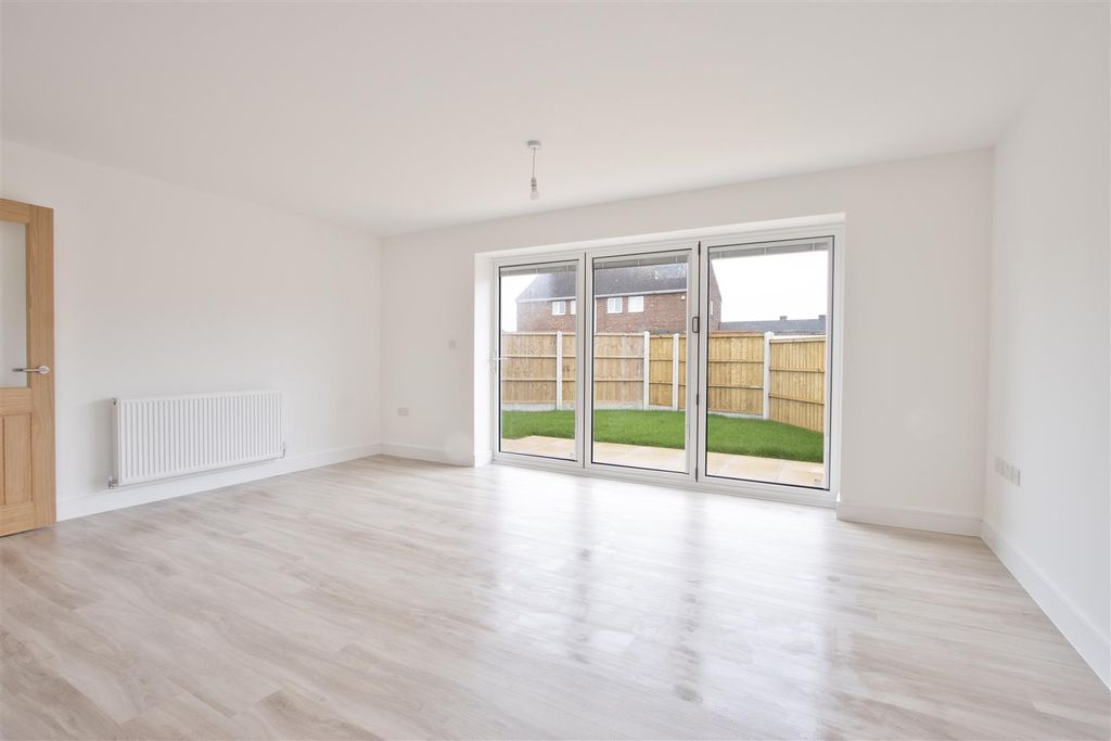 Property photo 3 of 16 Kitchen/Family Room