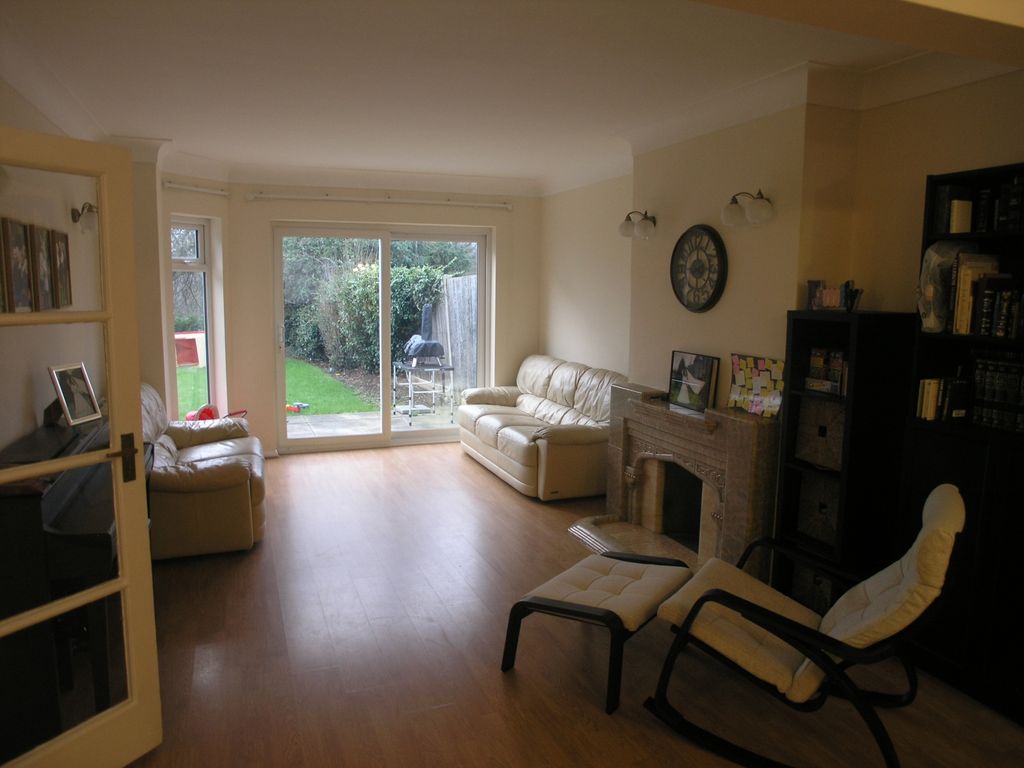 Property photo 3 of 10 P1014944