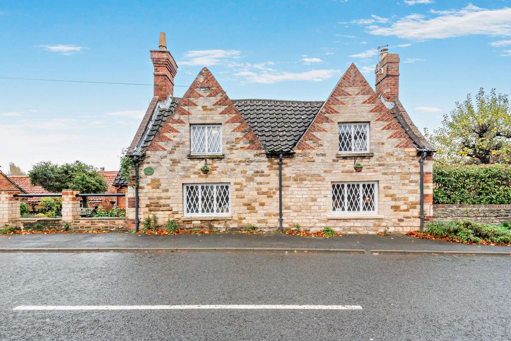 Property photo 1 of 18