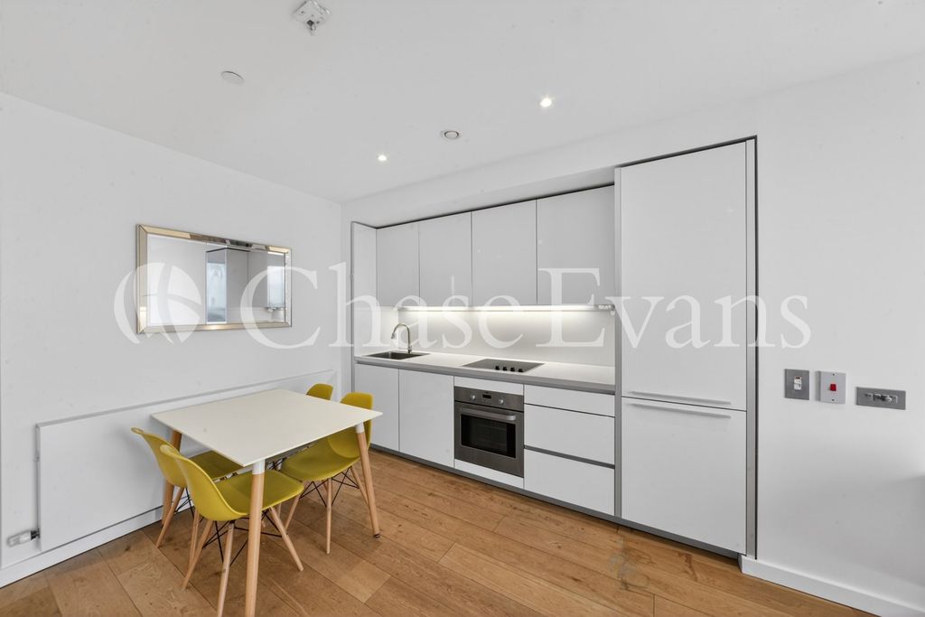 Property photo 3 of 13 Kitchen