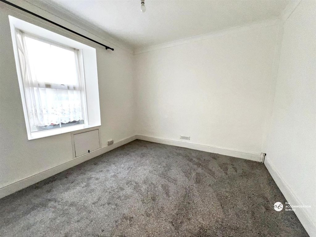 Property photo 3 of 19 Living Room