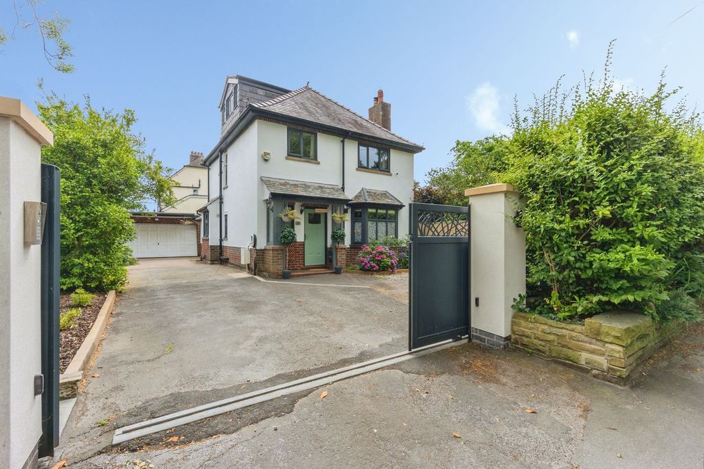 Property photo 1 of 35