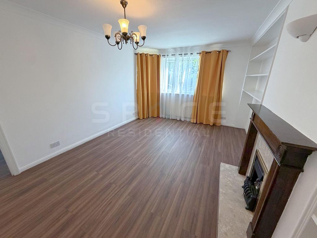 Property photo 3 of 16 Living Room