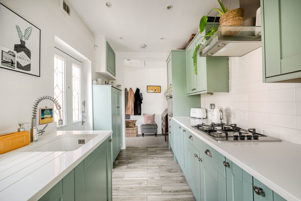 Property photo 3 of 22 1407067-7-6989d70...