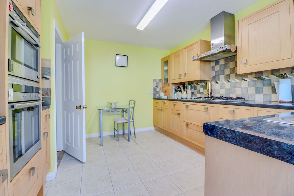 Property photo 3 of 25