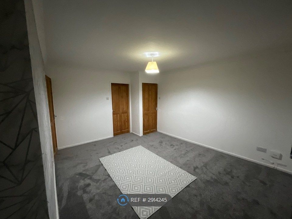 Property photo 3 of 14 Living Room (View 3)