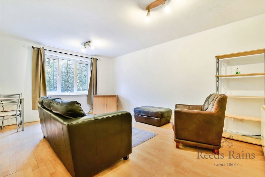 Property photo 3 of 8 Pbox-Img.Jpg