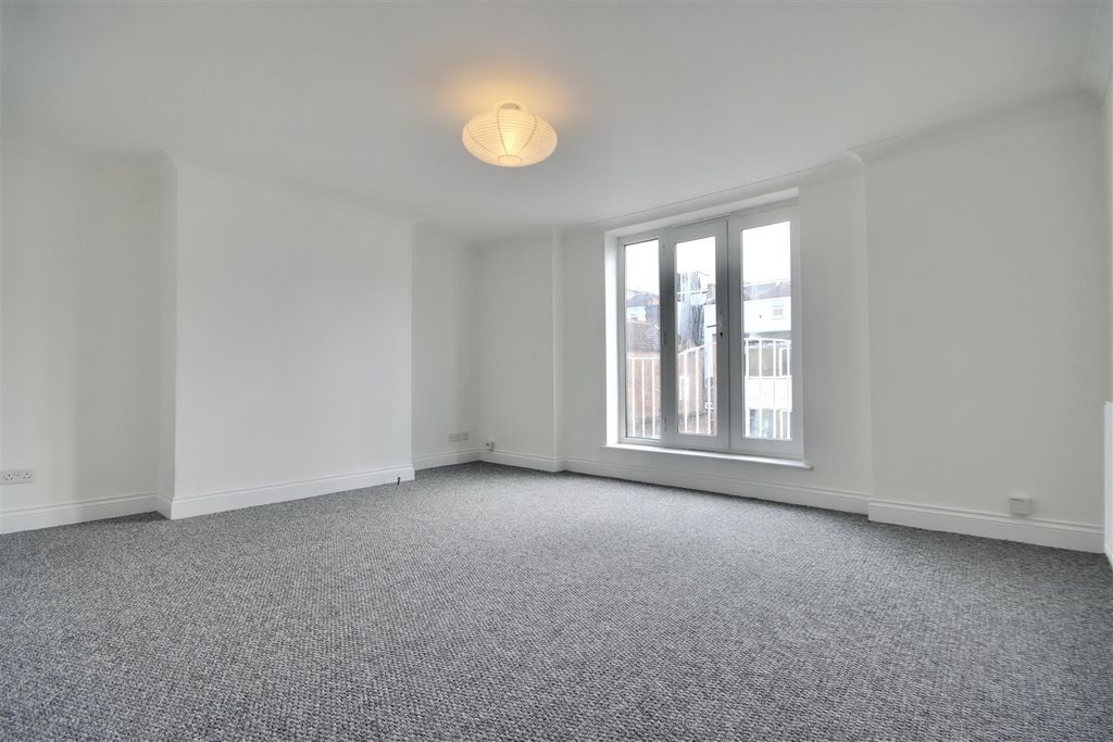 Property photo 1 of 12 DC22F9Ea-Faac-486F-A3F2-660Aa1Fc9B7A_1_201_A.Jpeg